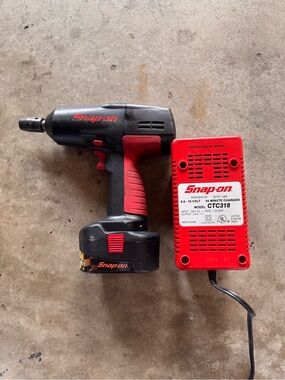 Snap-On CT3110 1/2" Inch Drive 18V Cordless Electric Impact Battery Charger